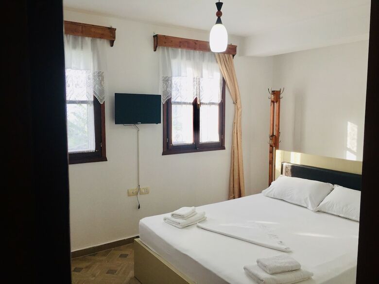 Hotel Denis Guest House