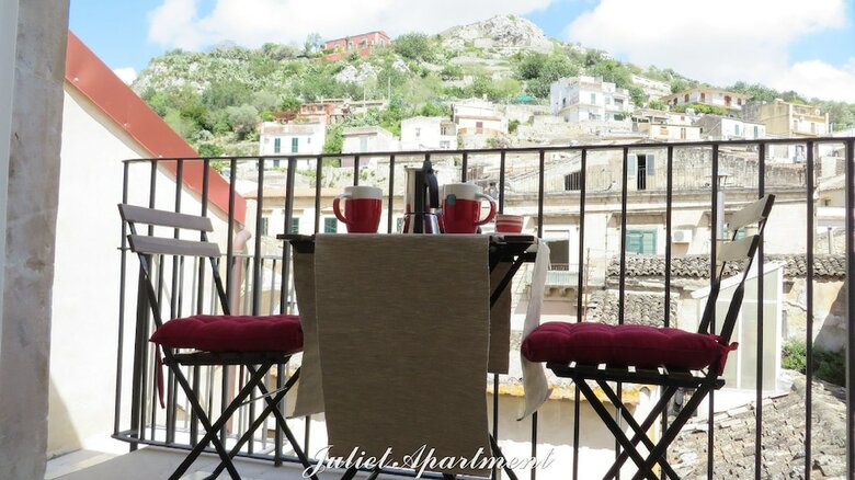 Modica Apartments