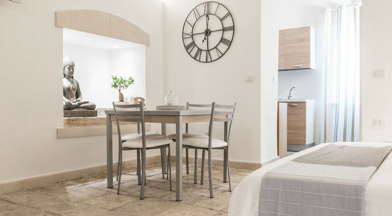 Stone Apartment M8 Bari City Center