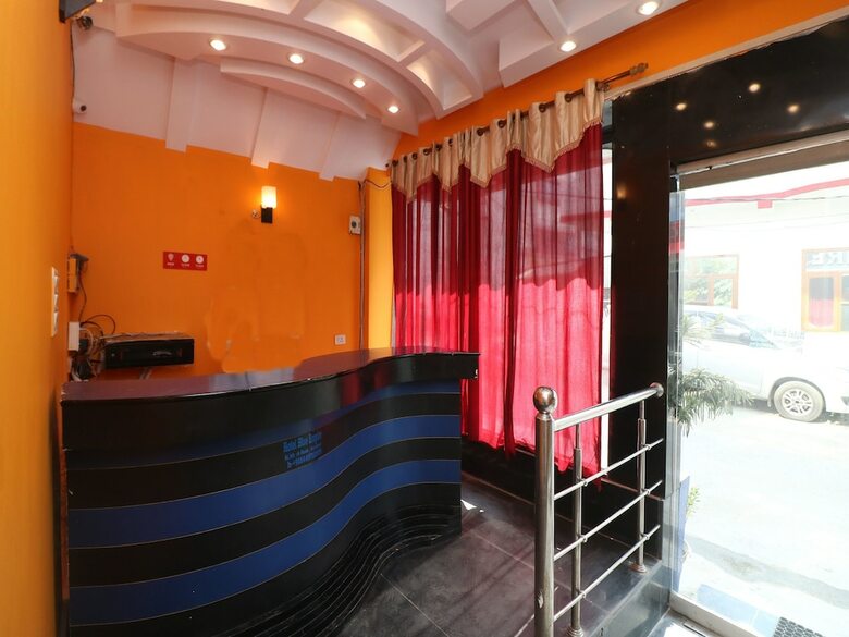 Oyo 9847 Hotel Blue Empire