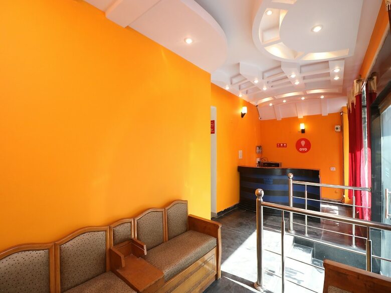 Oyo 9847 Hotel Blue Empire