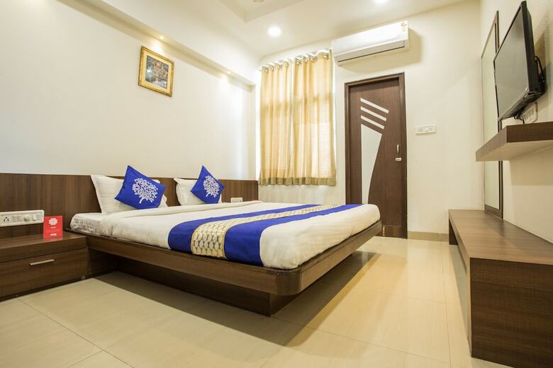 Oyo 7421 Hotel Relex