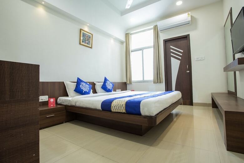 Oyo 7421 Hotel Relex