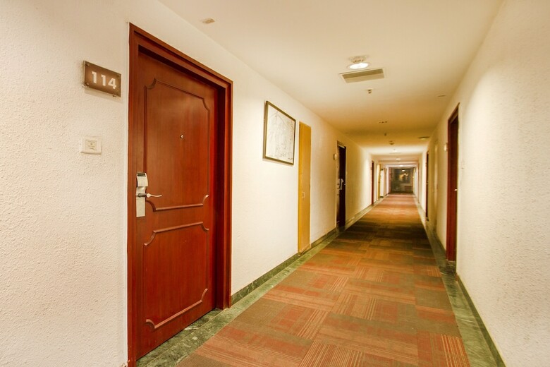 Oyo 10209 Hotel Avs Sweet Magic