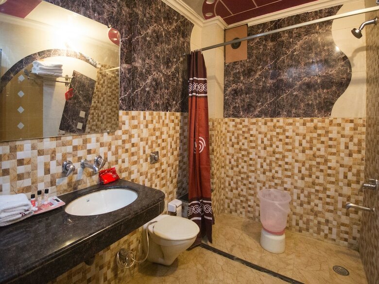 Oyo 2353 Hotel Deep