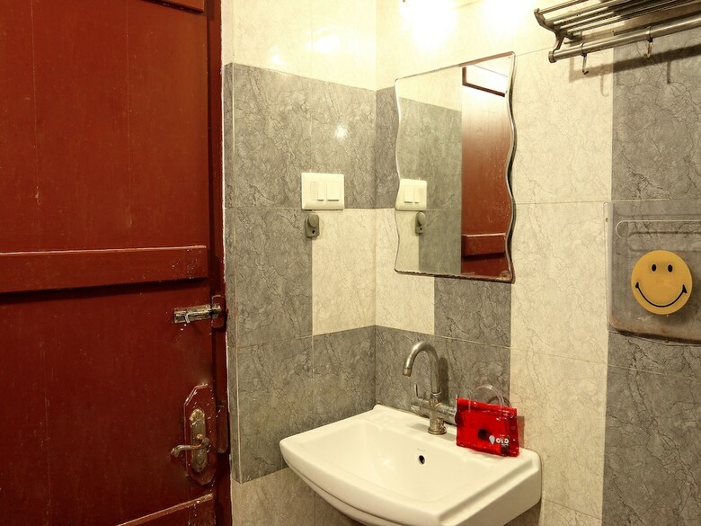 Hotel Oyo 3634 Apartment Rk Hospitality