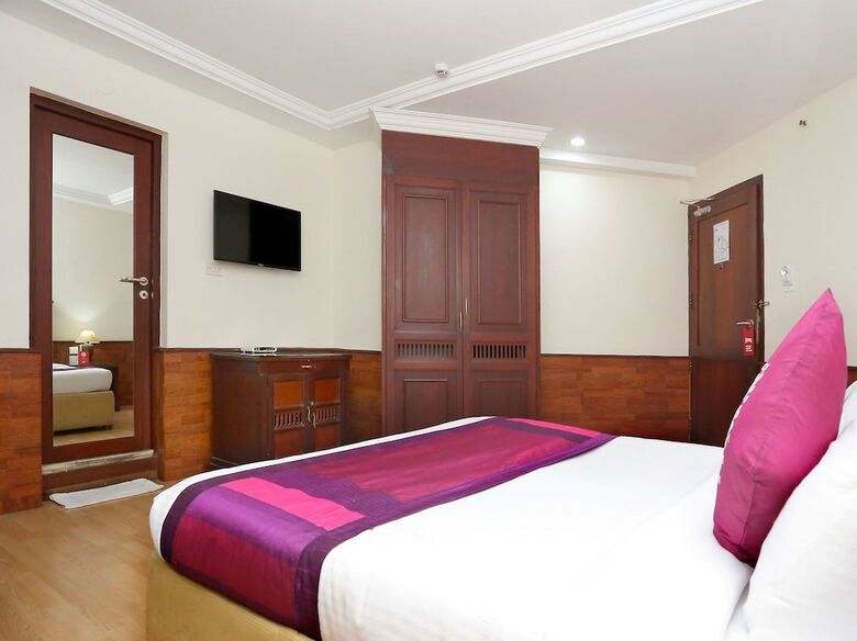Oyo 10719 Mermaid Hotel