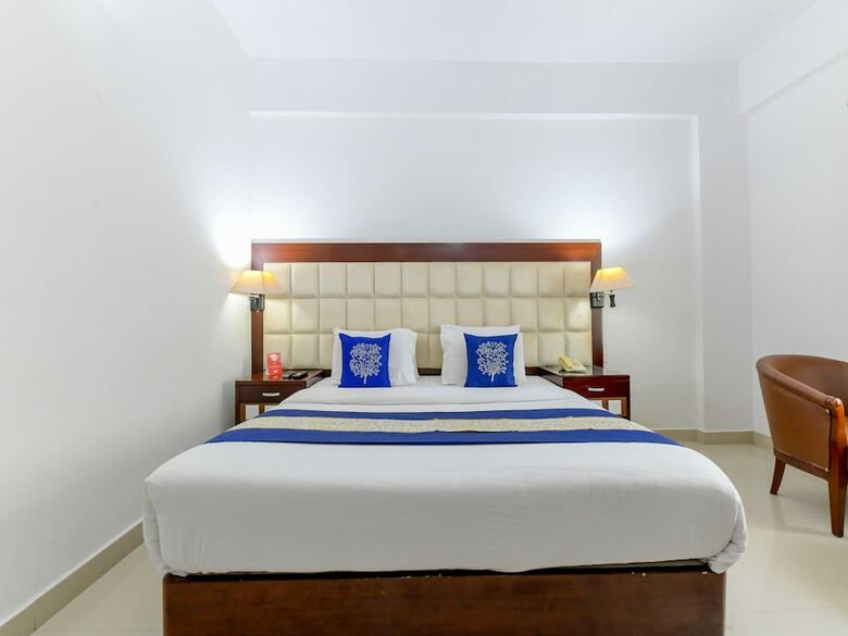 Hotel Oyo 7188 Ajantha Regency