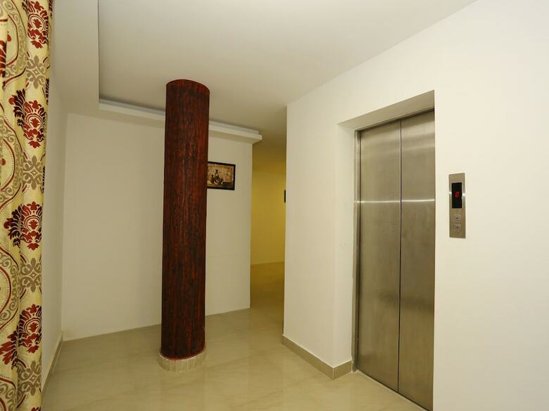 Oyo 9620 Hotel Emza Residency