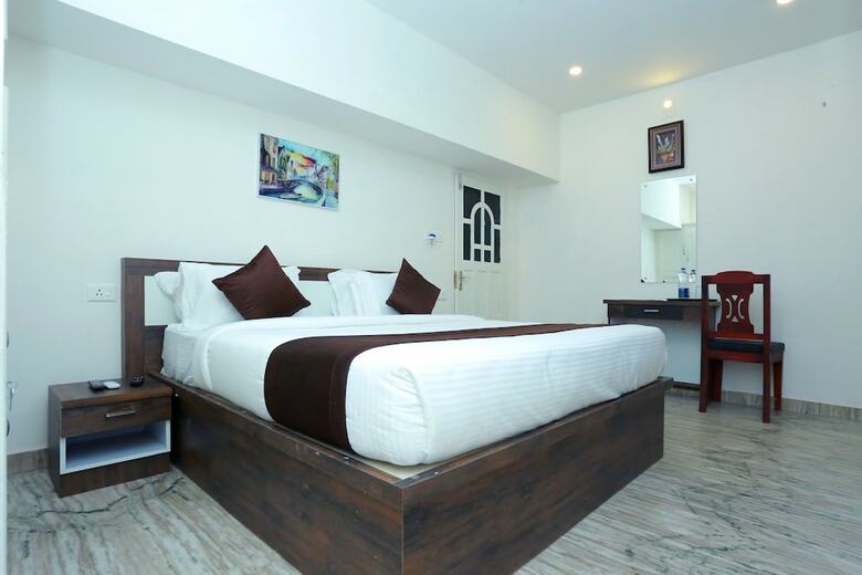 Oyo 10278 Hotel Caprice Residency