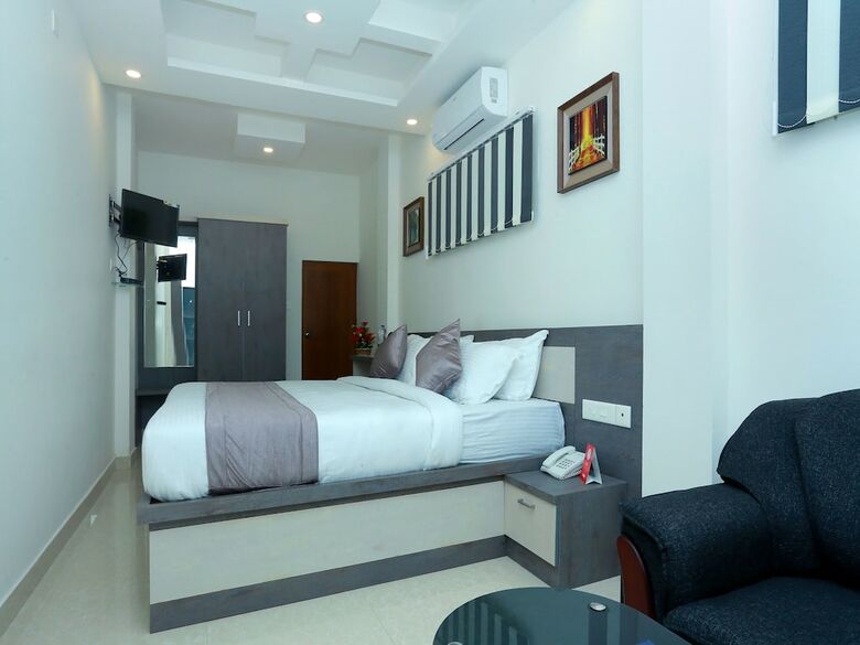 Oyo 10278 Hotel Caprice Residency