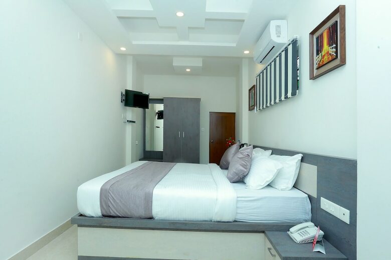 Oyo 10278 Hotel Caprice Residency