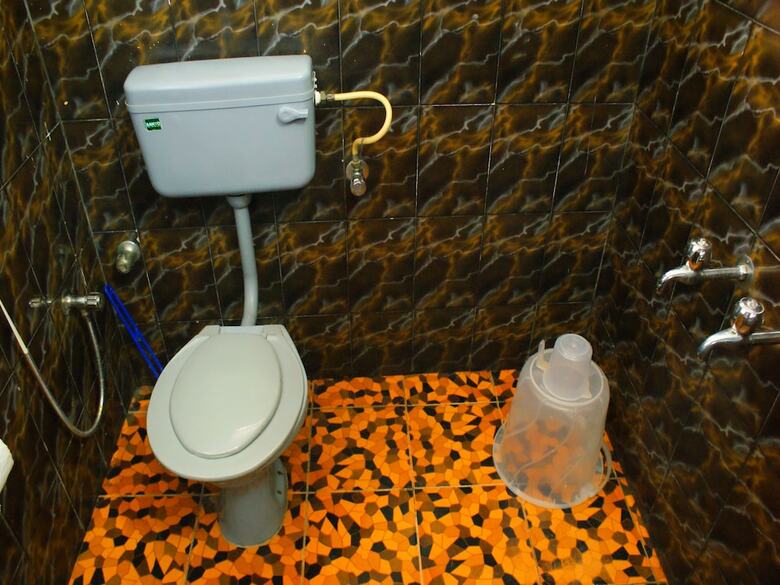 Hotel Oyo 9902 Nedumparambil Residency