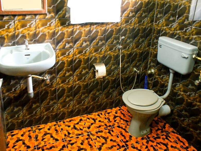 Hotel Oyo 9902 Nedumparambil Residency