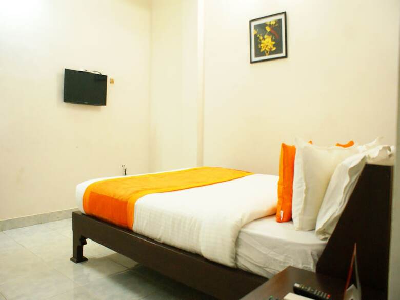 Hotel Oyo 9902 Nedumparambil Residency