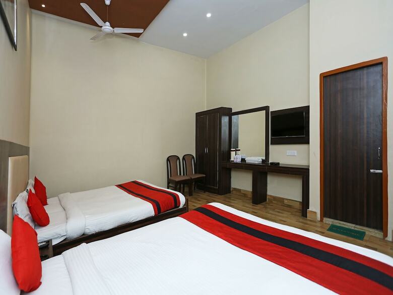 Oyo 7742 The Hotel Marina