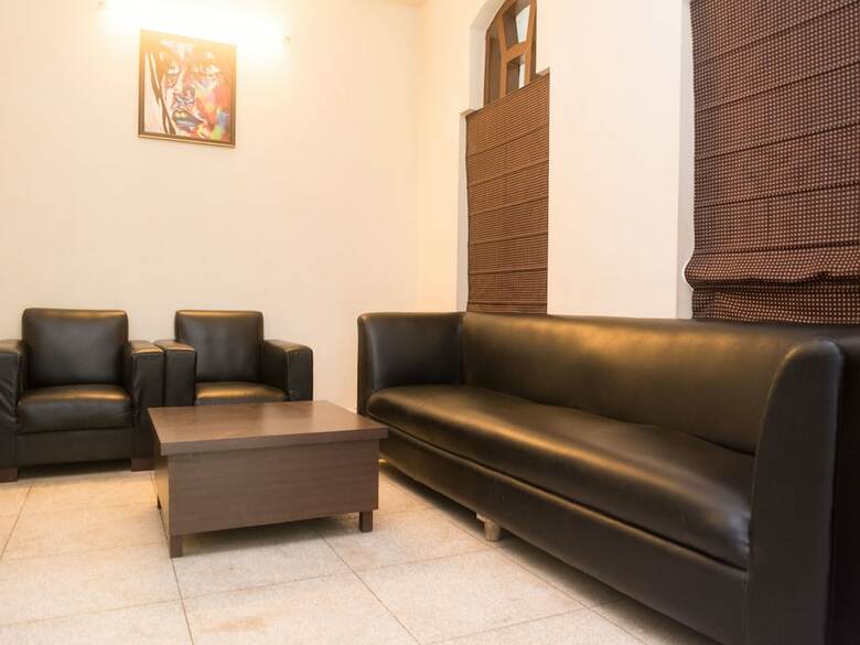 Hotel Oyo 6477 Guest Accomodation Fe 173