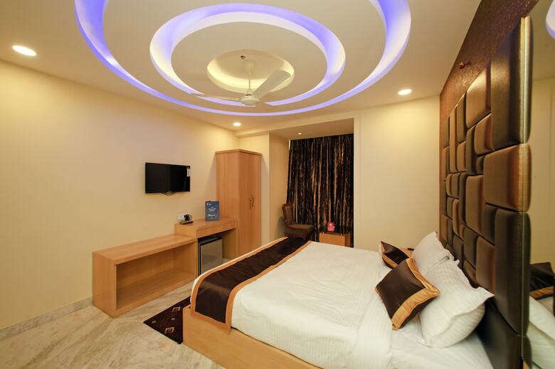 Oyo 8565 Hotel Golden Palace