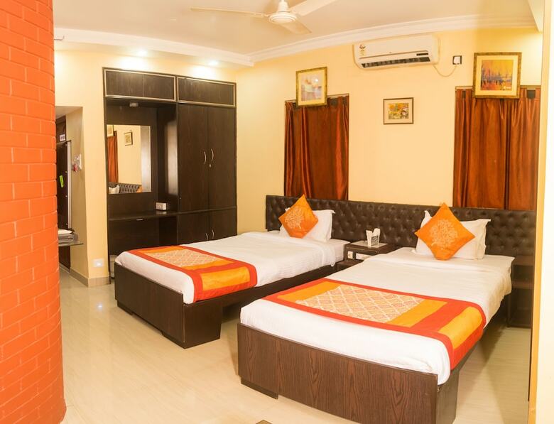 Hotel Oyo 7533 Rossa Hospitality Cl 164
