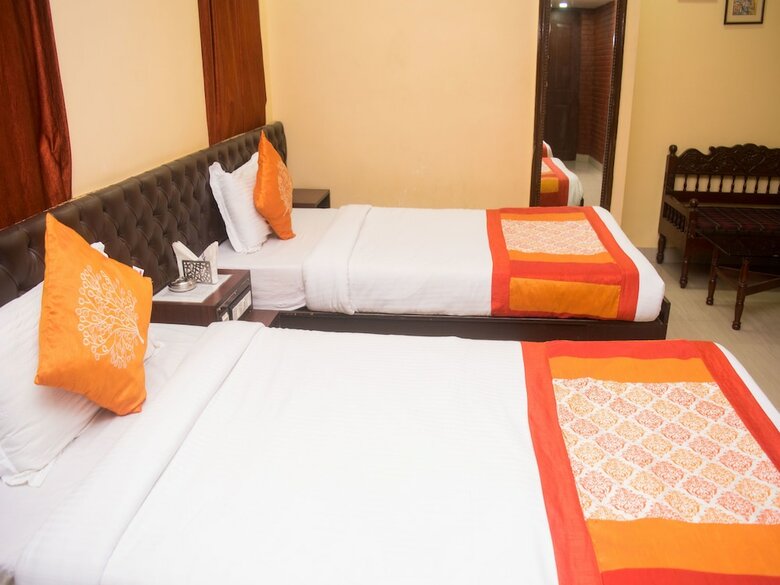 Hotel Oyo 7533 Rossa Hospitality Cl 164
