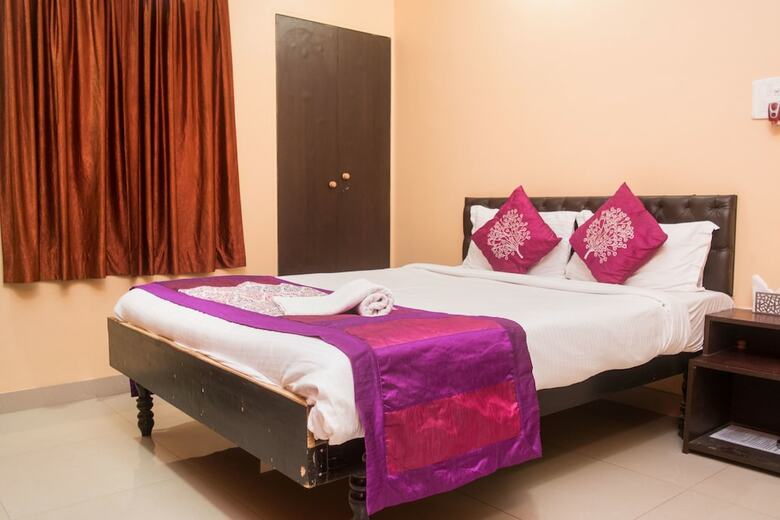 Hotel Oyo 7533 Rossa Hospitality Cl 164