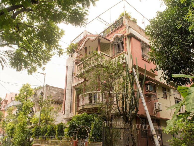 Hotel Oyo 7533 Rossa Hospitality Cl 164