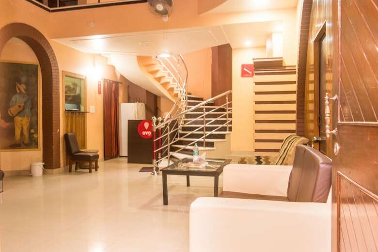 Hotel Oyo 7533 Rossa Hospitality Cl 164