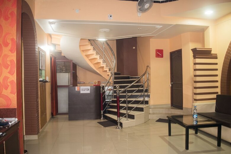 Hotel Oyo 7533 Rossa Hospitality Cl 164