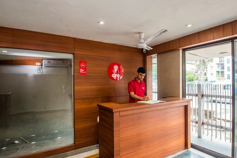 Oyo 9182 Kings Crown Hotel