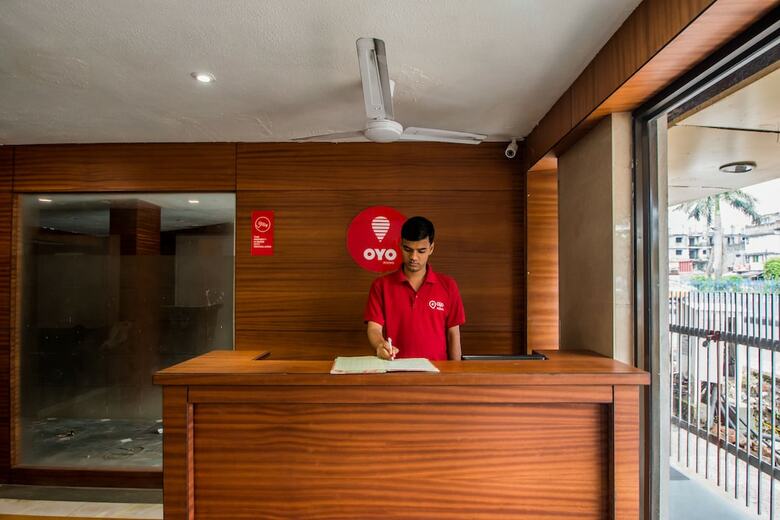 Oyo 9182 Kings Crown Hotel