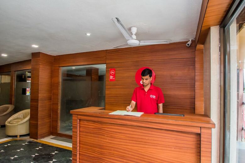 Oyo 9182 Kings Crown Hotel