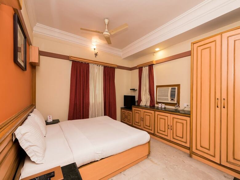 Oyo 9182 Kings Crown Hotel
