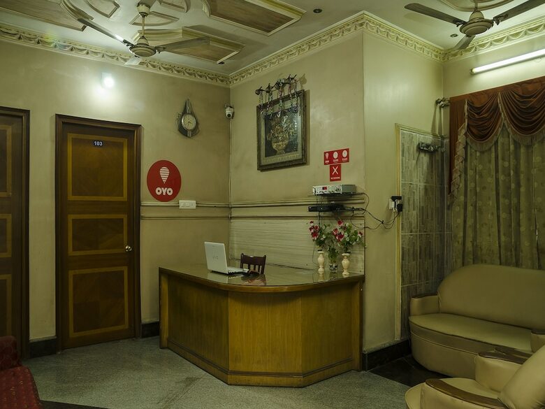 Hotel Oyo 6729 Landmark Ab Block