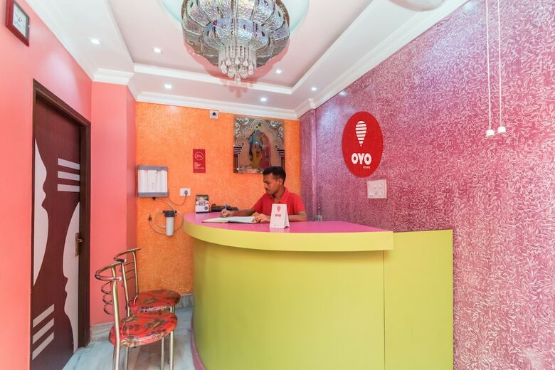 Hotel Oyo 10079 Rainbow Guest House