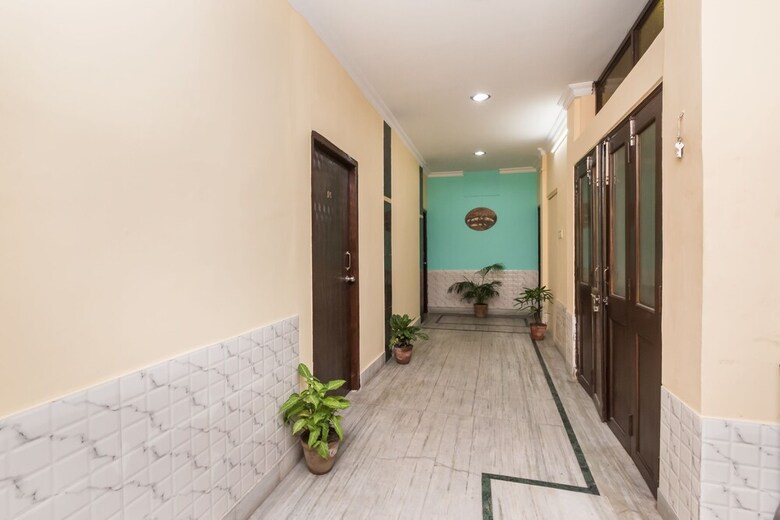 Oyo 10367 Hotel Studio 6