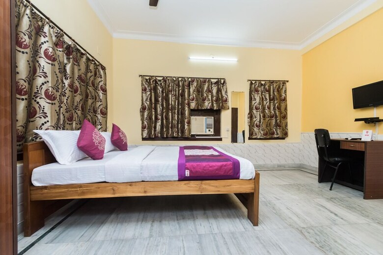 Oyo 10367 Hotel Studio 6