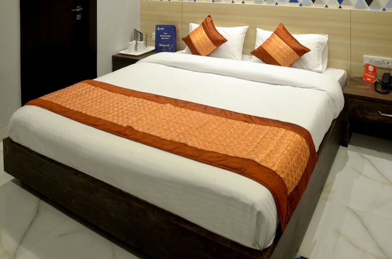 Oyo 7044 Hotel Megha
