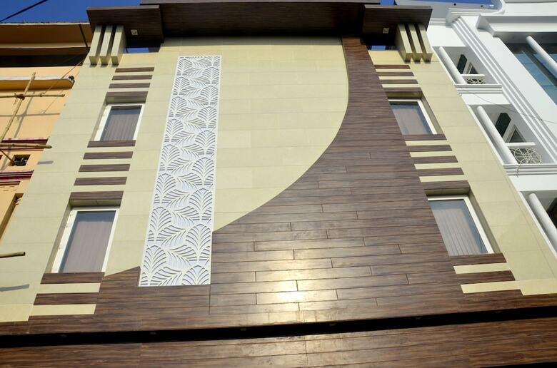 Oyo 7044 Hotel Megha