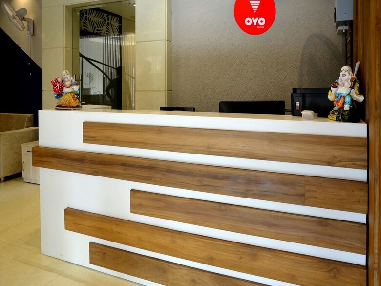 Oyo 7044 Hotel Megha