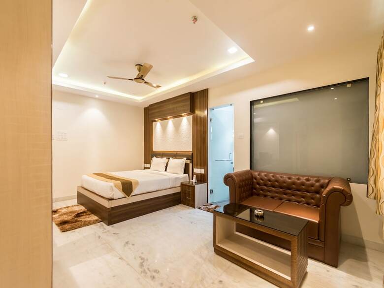 Hotel Oyo 9390 Golden Afreen