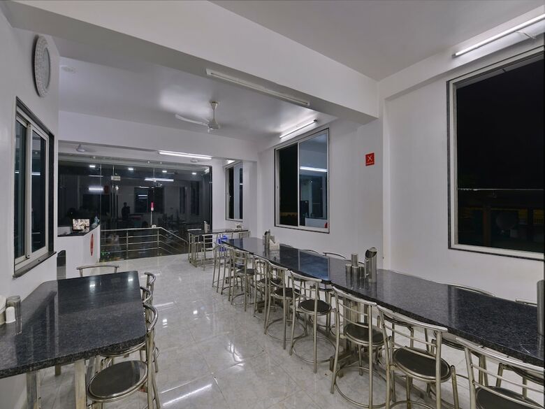 Oyo 4073 Hotel Esskay