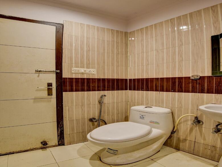 Oyo 4073 Hotel Esskay