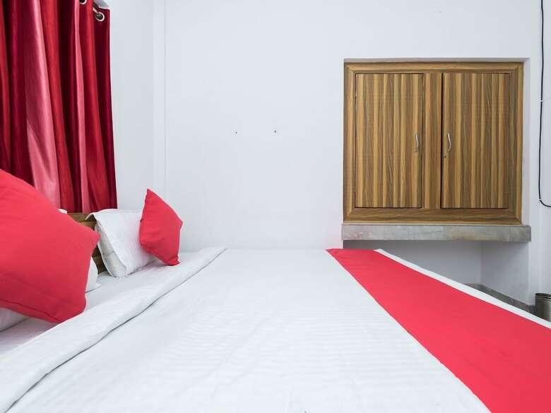 Hotel Oyo 10246 New Silver Inn