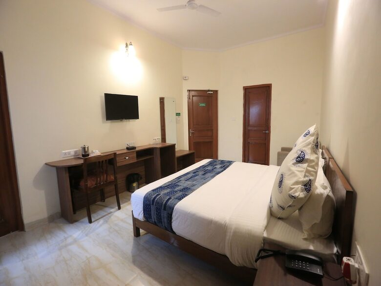 Hotel Oyo 8472 Gomti Nagar
