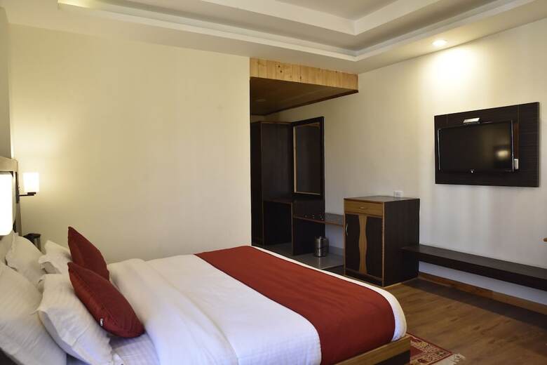 Oyo 10255 Hotel Red Apple