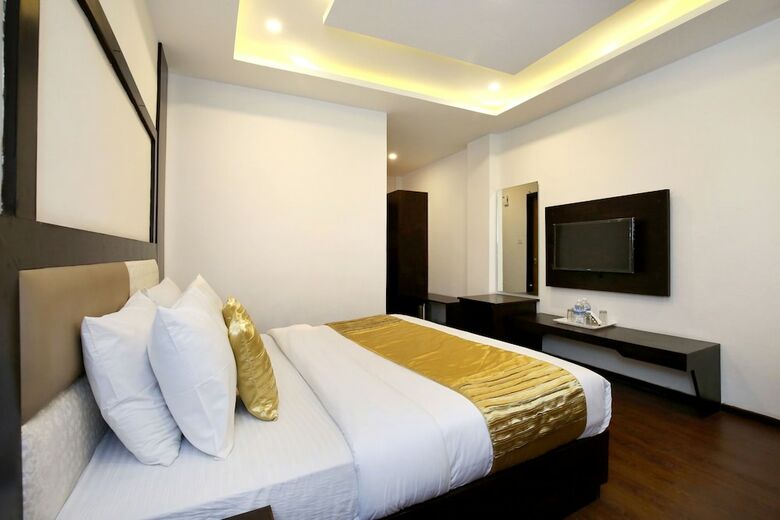 Oyo 10109 Hotel River Regency