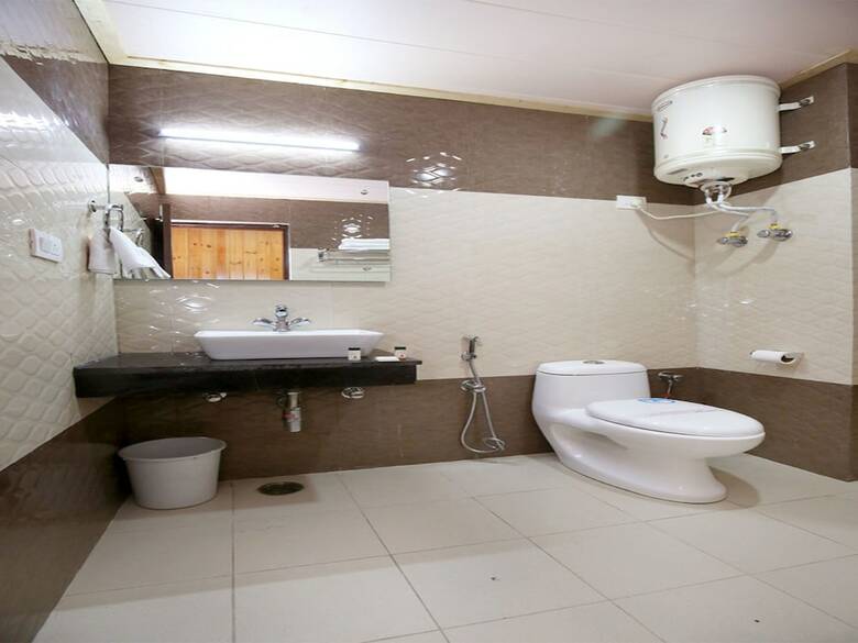 Oyo 10109 Hotel River Regency