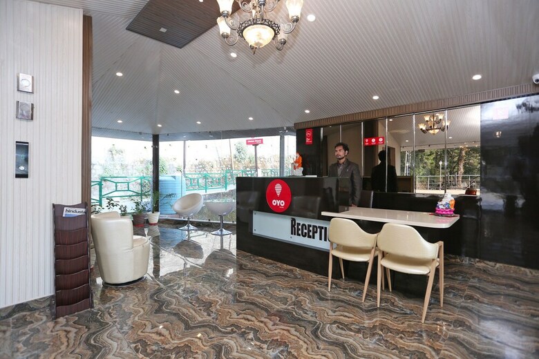 Oyo 10076 Hotel Skylark