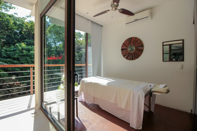 Stunning Home With Plunge Pool And Rooftop By Olahola