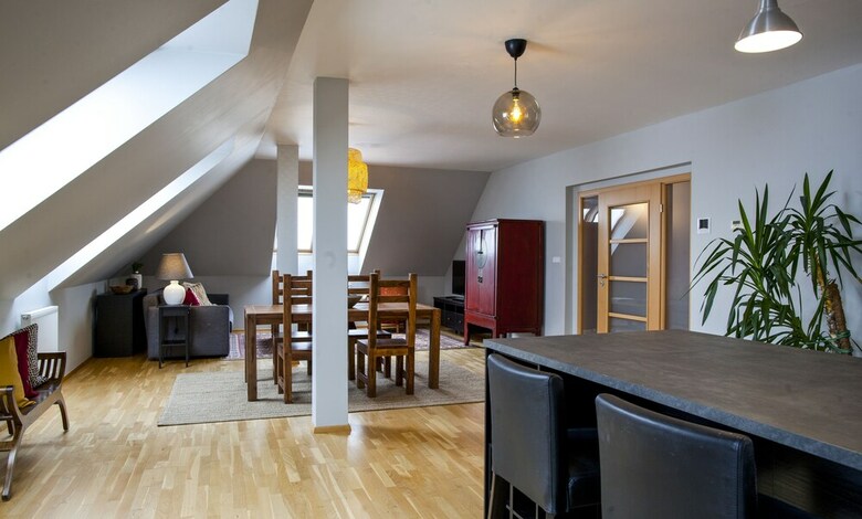 Spacious Treetop Apartment By Easybnb